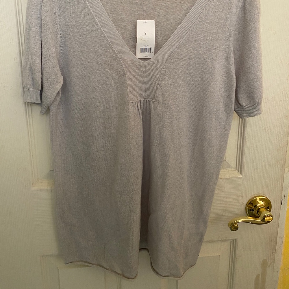 Brand New With Tags Small Lightweight Banana Republic Grey short sleeve sweater - Picture 2 of 7